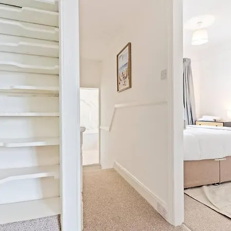 Spacious House - Sleeps Up To 9 - Long Welcome - Free Parking, Fast Wifi And Smart Tv By Yoko * Brotton