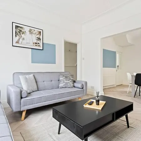 度假居 Spacious House - Sleeps Up To 9 - Long Welcome - Free Parking, Fast Wifi And Smart Tv By Yoko