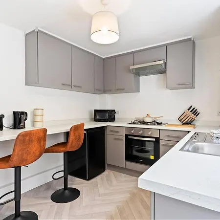 Spacious House - Sleeps Up To 9 - Long Welcome - Free Parking, Fast Wifi And Smart Tv By Yoko * Brotton