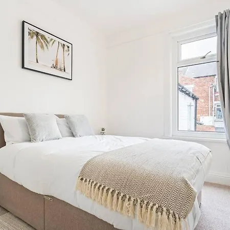 度假居 Spacious House - Sleeps Up To 9 - Long Welcome - Free Parking, Fast Wifi And Smart Tv By Yoko *